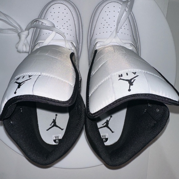 NWOT Air Jordan 1 size 11 - Picture 6 of 9